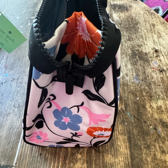 Kate Spade♠️Floral insulated lunch tote in this seasons coloring!FUN &FUNCTIONAL - Picture 8 of 10